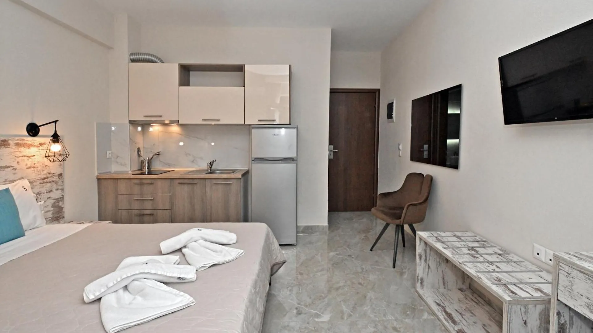 Sinodinos Deluxe Apartments Afytos Greece