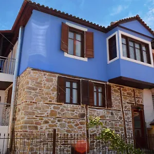 Σπίτι διακοπών Renovated Old Manor House With Yard, Αρναία